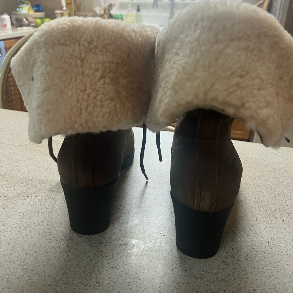UGG Brown Shearling Lined Women's Boots